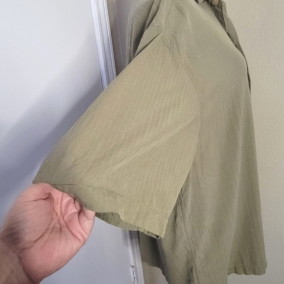 Mens Tommy Bahama Button Down 100% Silk Short Sleeve Shirt - Picture 2 of 8